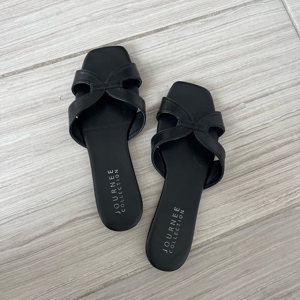 simple black slide on sandals 
great condition never worn